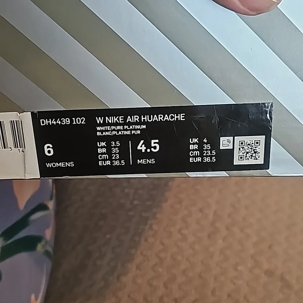 NIB NIKE AIR HUARACHE (White)